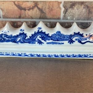 Vintage Calligraphy Stand Mountain Blue White Dragon Design Ceramic Brush Holder